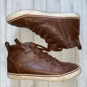 ✅ Boys’ Mid Top Sneakers